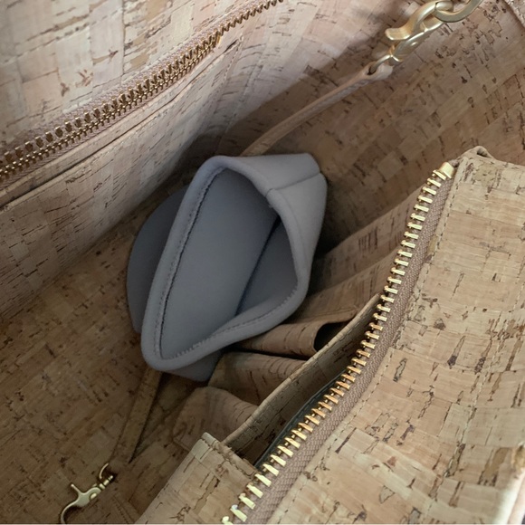 Dagne Dover 13” Cork Summer Work to Beach Tote Organized - Picture 3 of 6